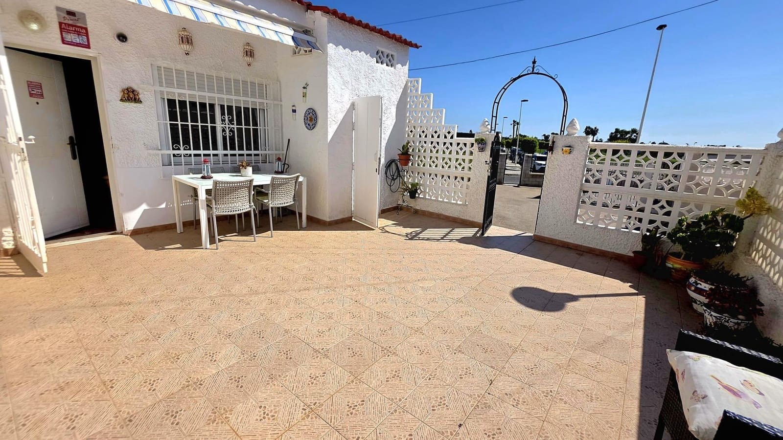 2 bedroom Bungalow for sale in Torrevieja with pool - € 139,772 (Ref: 9726610)