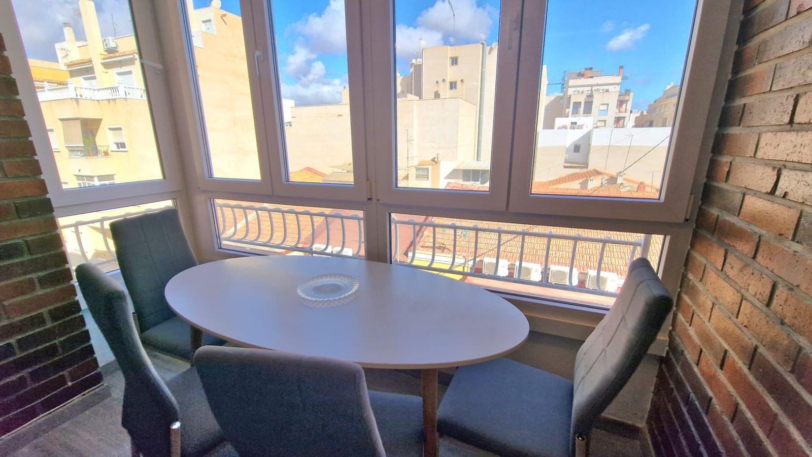 3 bedroom Apartment for rent in Torrevieja - € 900 (Ref: 9732054)