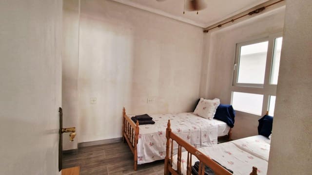 3 bedroom Apartment for rent in Playa del Acequión, Torrevieja - € 900 (Ref: 9732054)