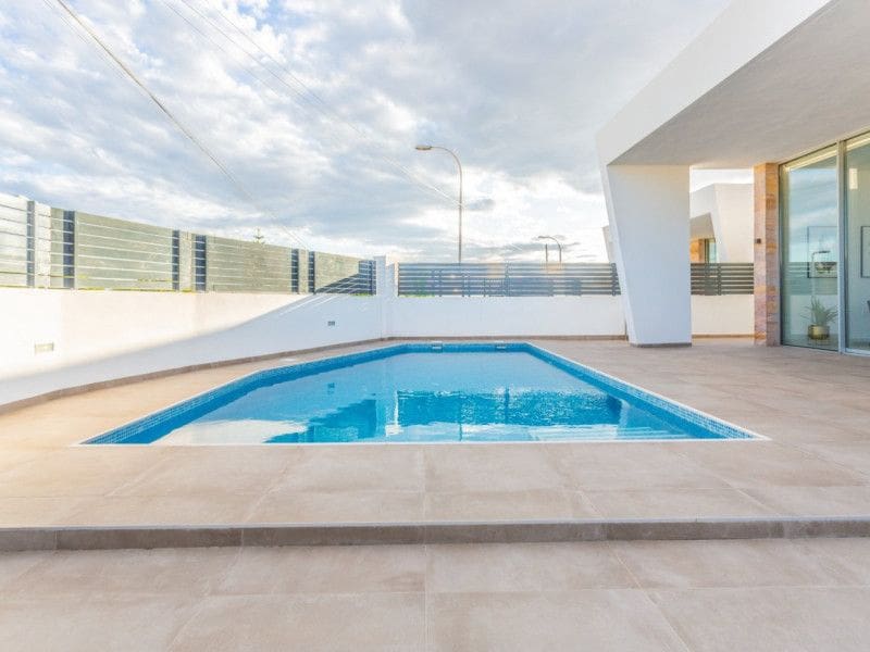 3 chambre Villa/Maison à vendre à Torrevieja avec piscine - 700 000 € (Ref: 9780827)