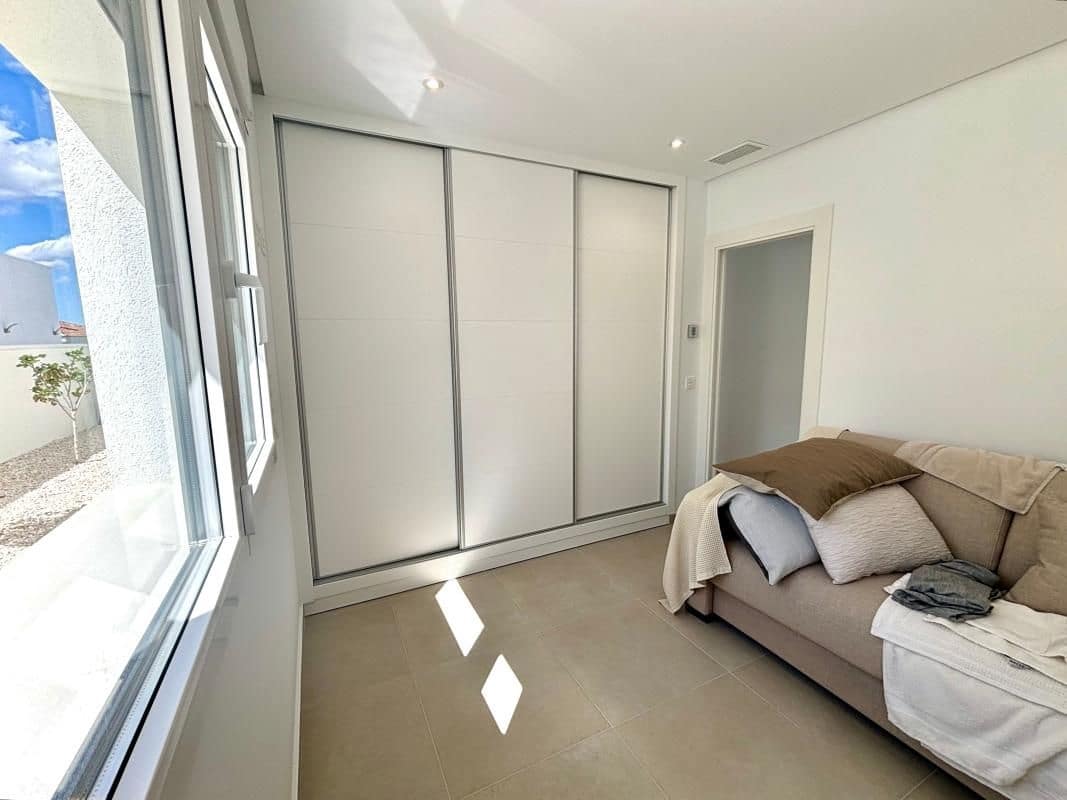 3 bedroom Villa for sale in Benijofar with pool - € 589,000 (Ref: 9780839)