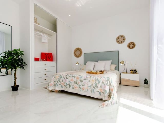 3 soveværelse Villa til salg i Desamparados - Hurchillo - Torremendo, Orihuela med swimmingpool - € 415.000 (Ref: 9780843)