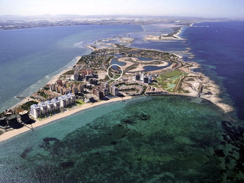 3 makuuhuone Huvila myytävänä paikassa La Manga del Mar Menor mukana uima-altaan 
autotalli - 780 000 € (Ref: 9781090)