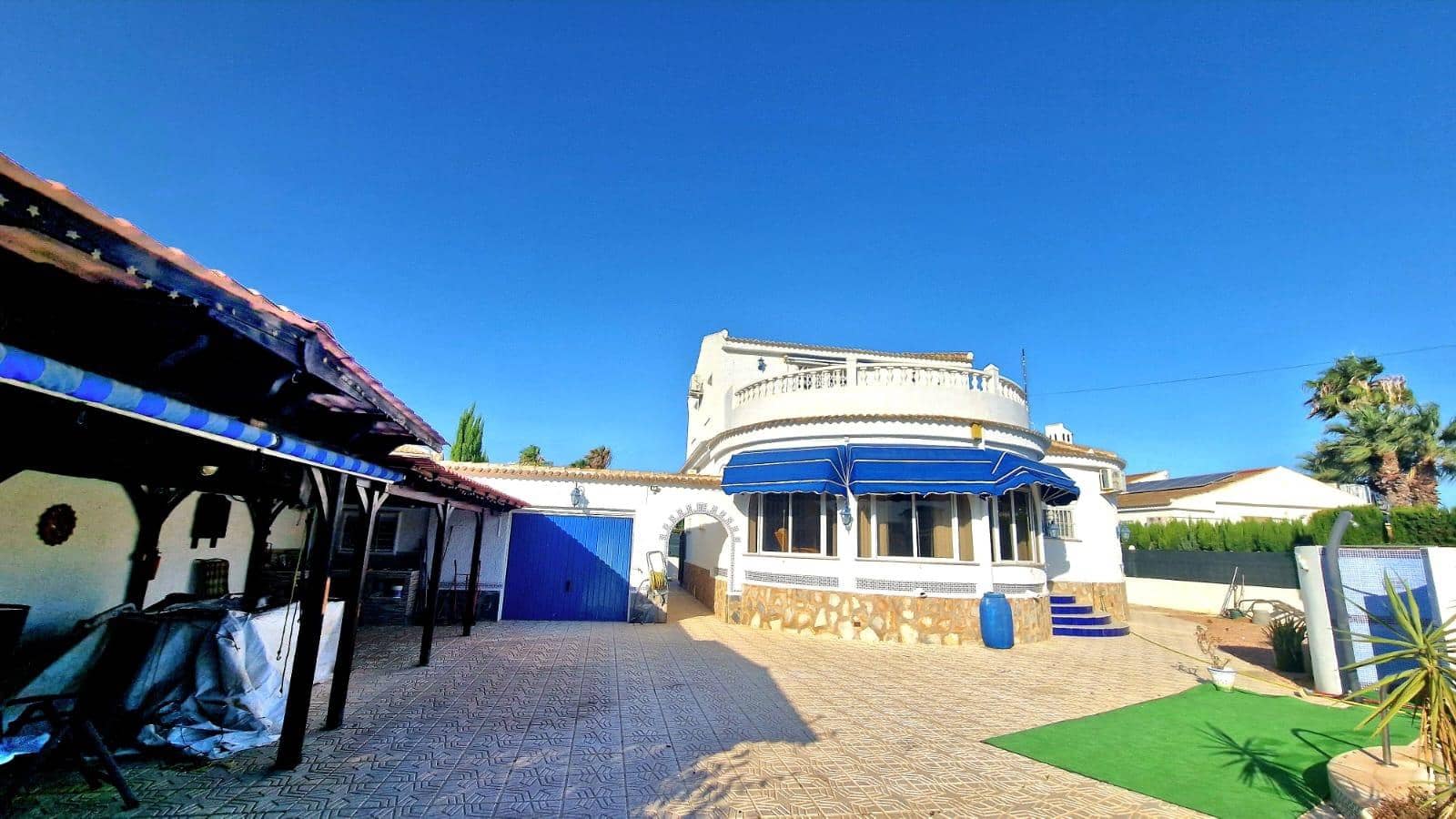 4 bedroom Villa for rent in Torrevieja with pool garage - € 2,500 (Ref: 9829047)