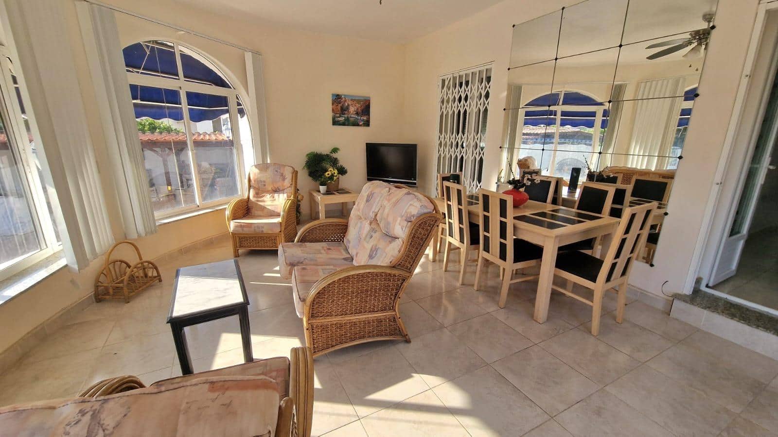 4 bedroom Villa for rent in Torrevieja with pool garage - € 2,500 (Ref: 9829047)