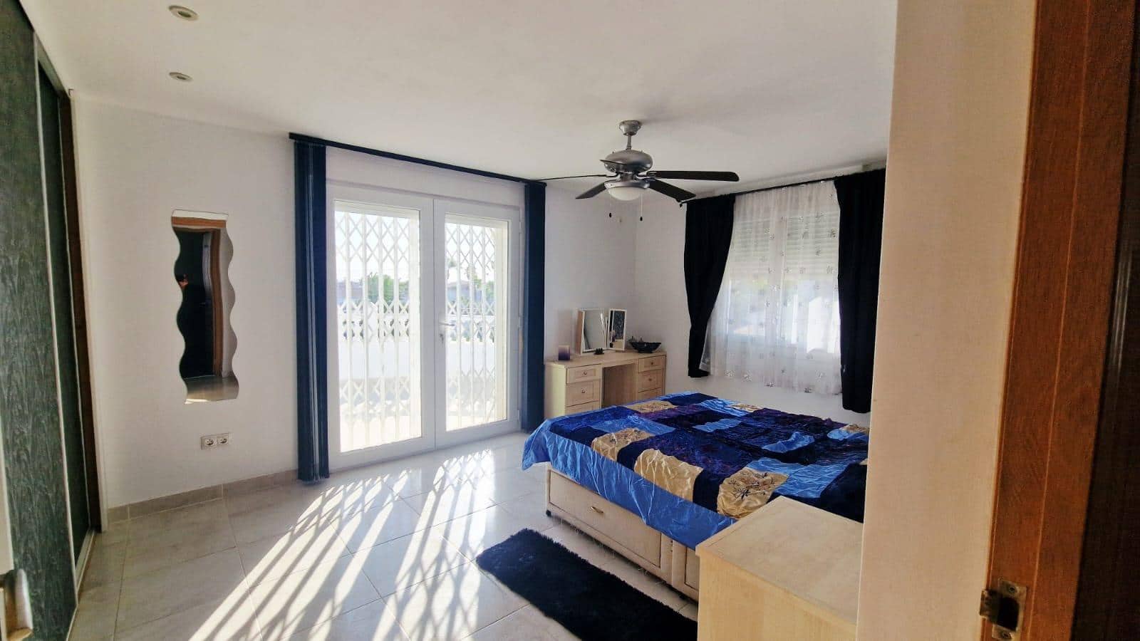 4 bedroom Villa for rent in Torrevieja with pool garage - € 2,500 (Ref: 9829047)