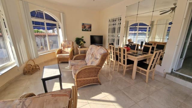 4 quarto Moradia para arrendar em El Chaparral - La Siesta - La Torreta, Torrevieja com piscina garagem - 2 500 € (Ref: 9829047)