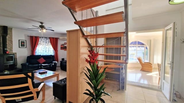4 quarto Moradia para arrendar em El Chaparral - La Siesta - La Torreta, Torrevieja com piscina garagem - 2 500 € (Ref: 9829047)