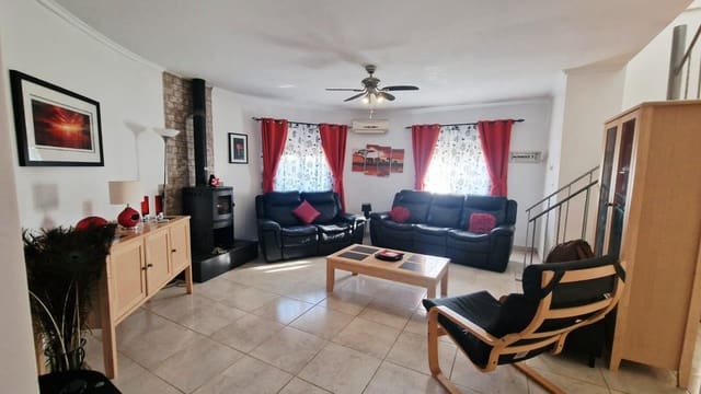 4 quarto Moradia para arrendar em El Chaparral - La Siesta - La Torreta, Torrevieja com piscina garagem - 2 500 € (Ref: 9829047)