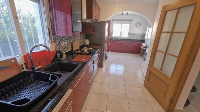 4 quarto Moradia para arrendar em El Chaparral - La Siesta - La Torreta, Torrevieja com piscina garagem - 2 500 € (Ref: 9829047)