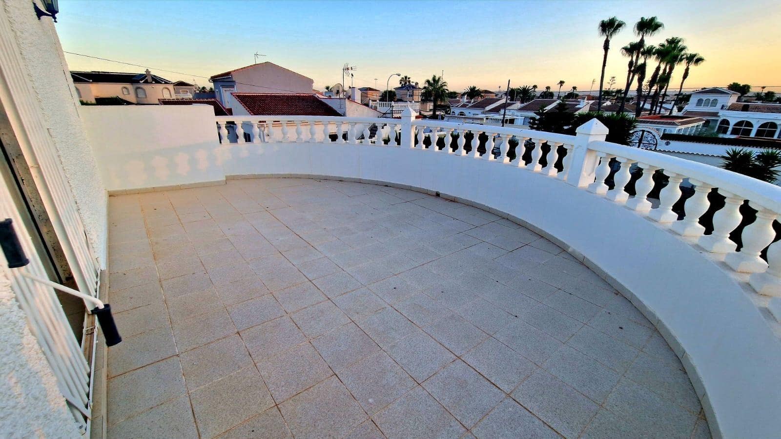 4 bedroom Villa for rent in Torrevieja with pool garage - € 2,500 (Ref: 9829047)