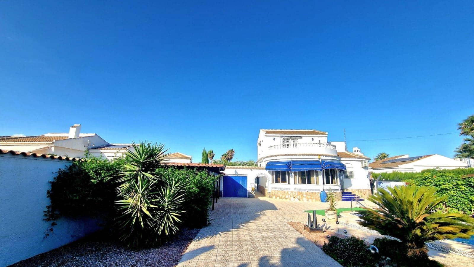 4 bedroom Villa for rent in Torrevieja with pool garage - € 2,500 (Ref: 9829047)