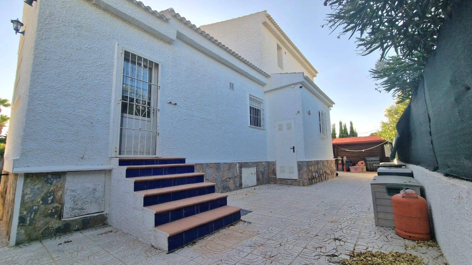 4 bedroom Villa for rent in Torrevieja with pool garage - € 2,500 (Ref: 9829047)