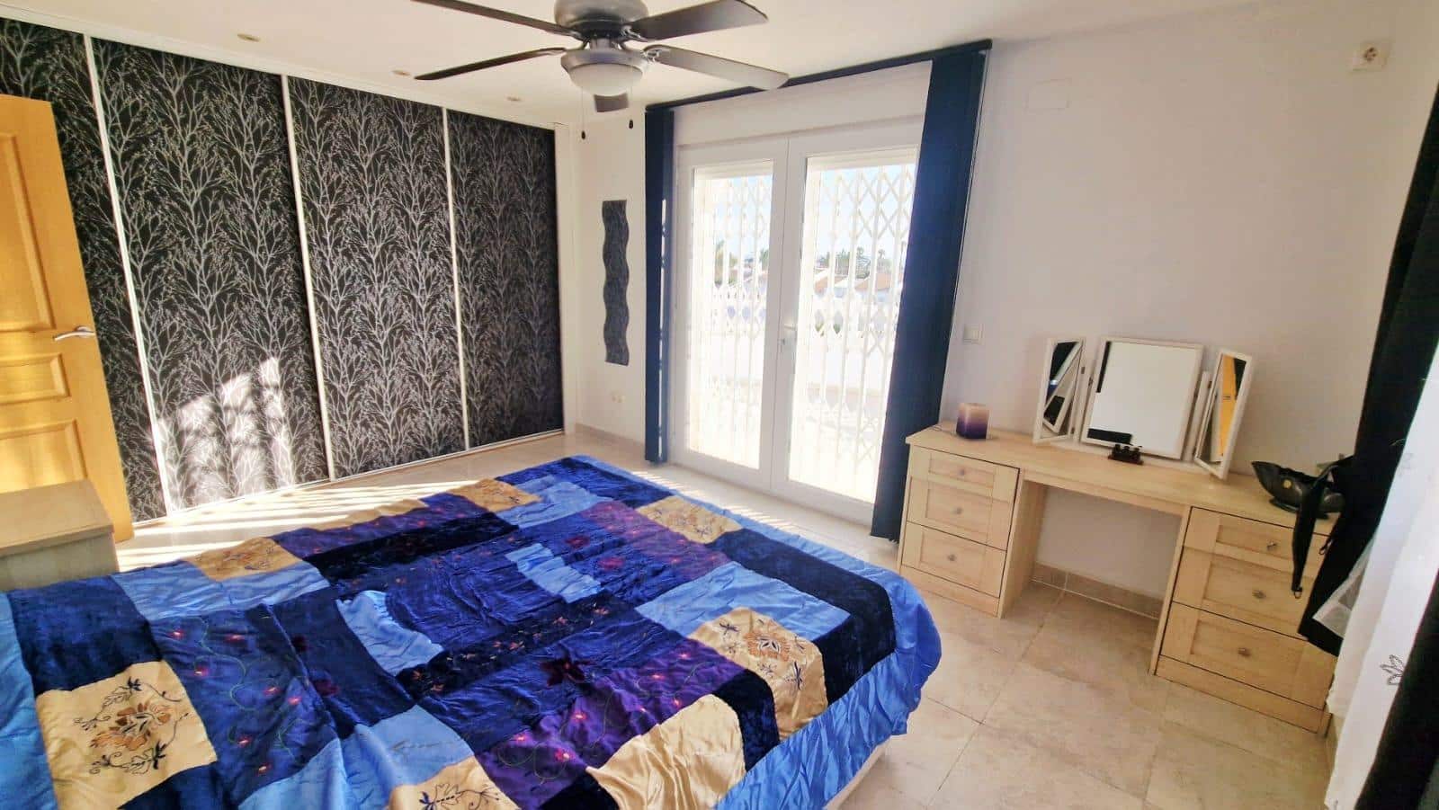 4 bedroom Villa for rent in Torrevieja with pool garage - € 2,500 (Ref: 9829047)