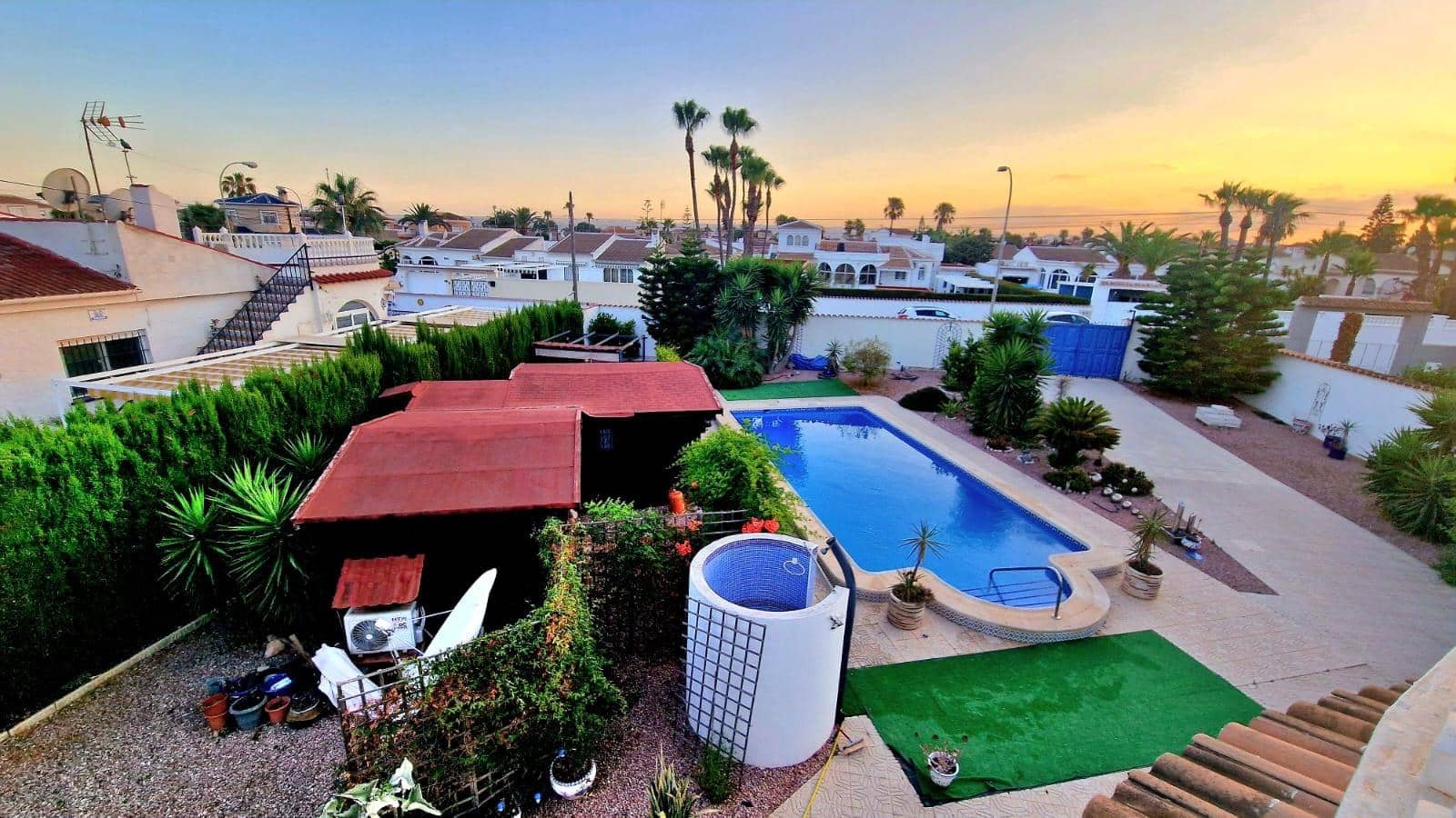 4 bedroom Villa for rent in Torrevieja with pool garage - € 2,500 (Ref: 9829047)