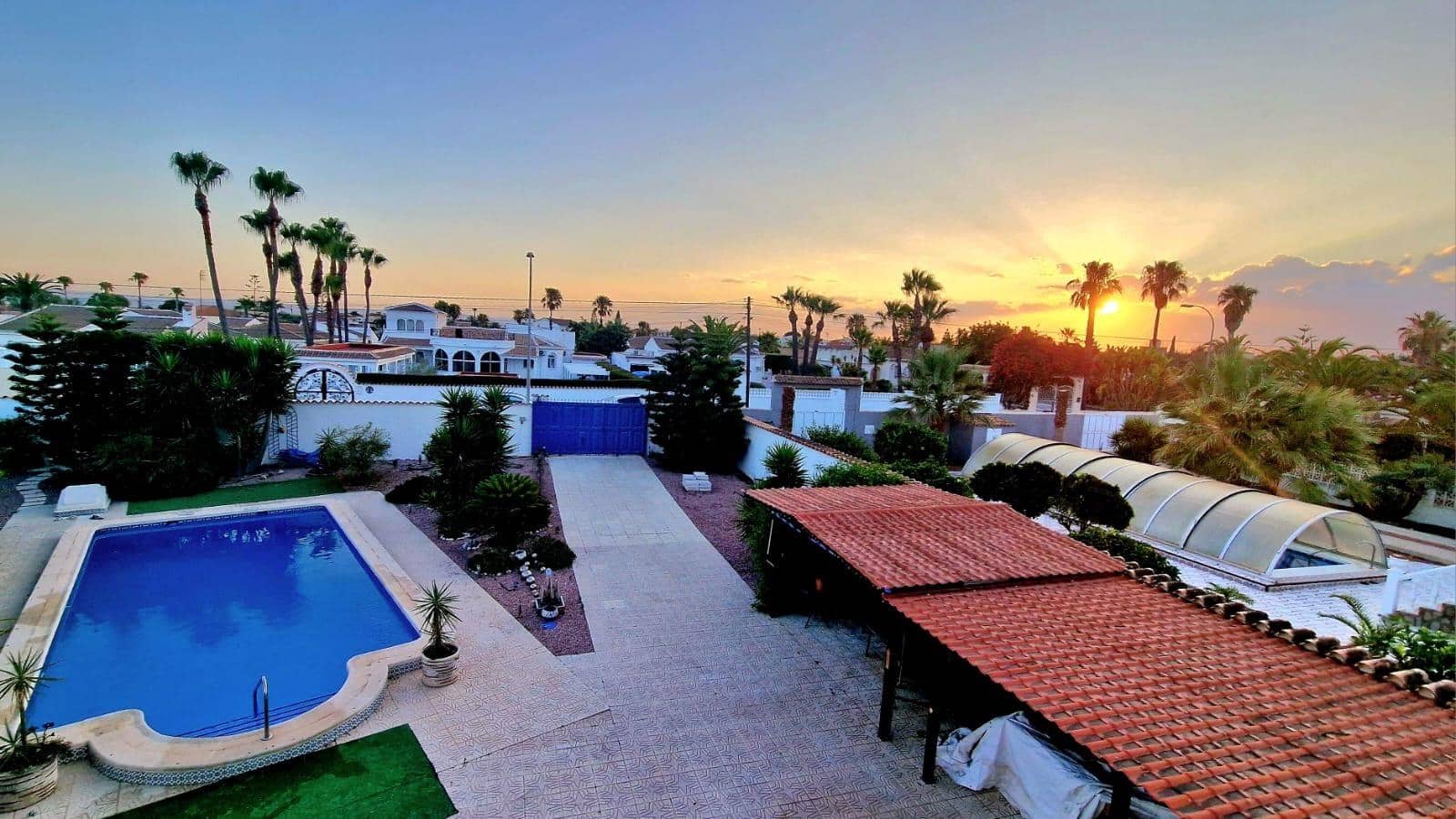 4 bedroom Villa for rent in Torrevieja with pool garage - € 2,500 (Ref: 9829047)