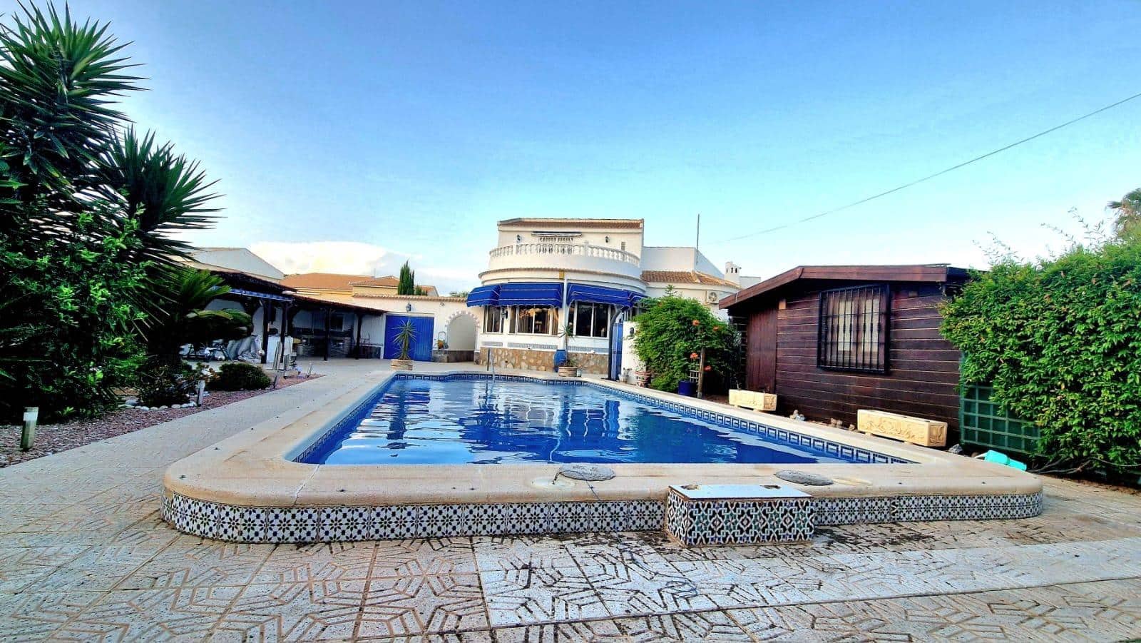 4 bedroom Villa for rent in Torrevieja with pool garage - € 2,500 (Ref: 9829047)
