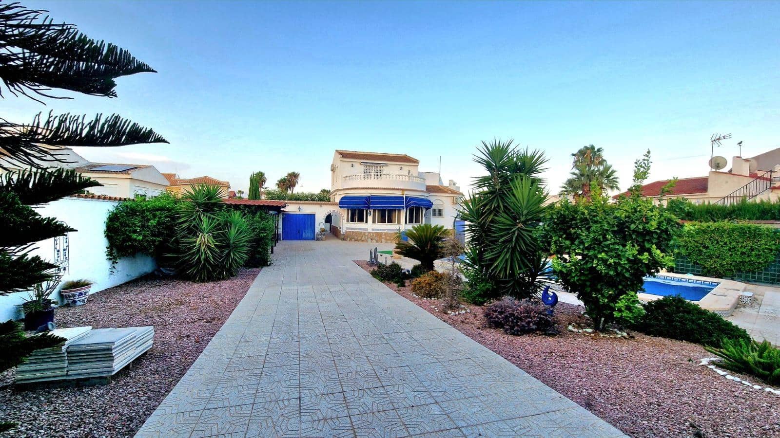 4 bedroom Villa for rent in Torrevieja with pool garage - € 2,500 (Ref: 9829047)