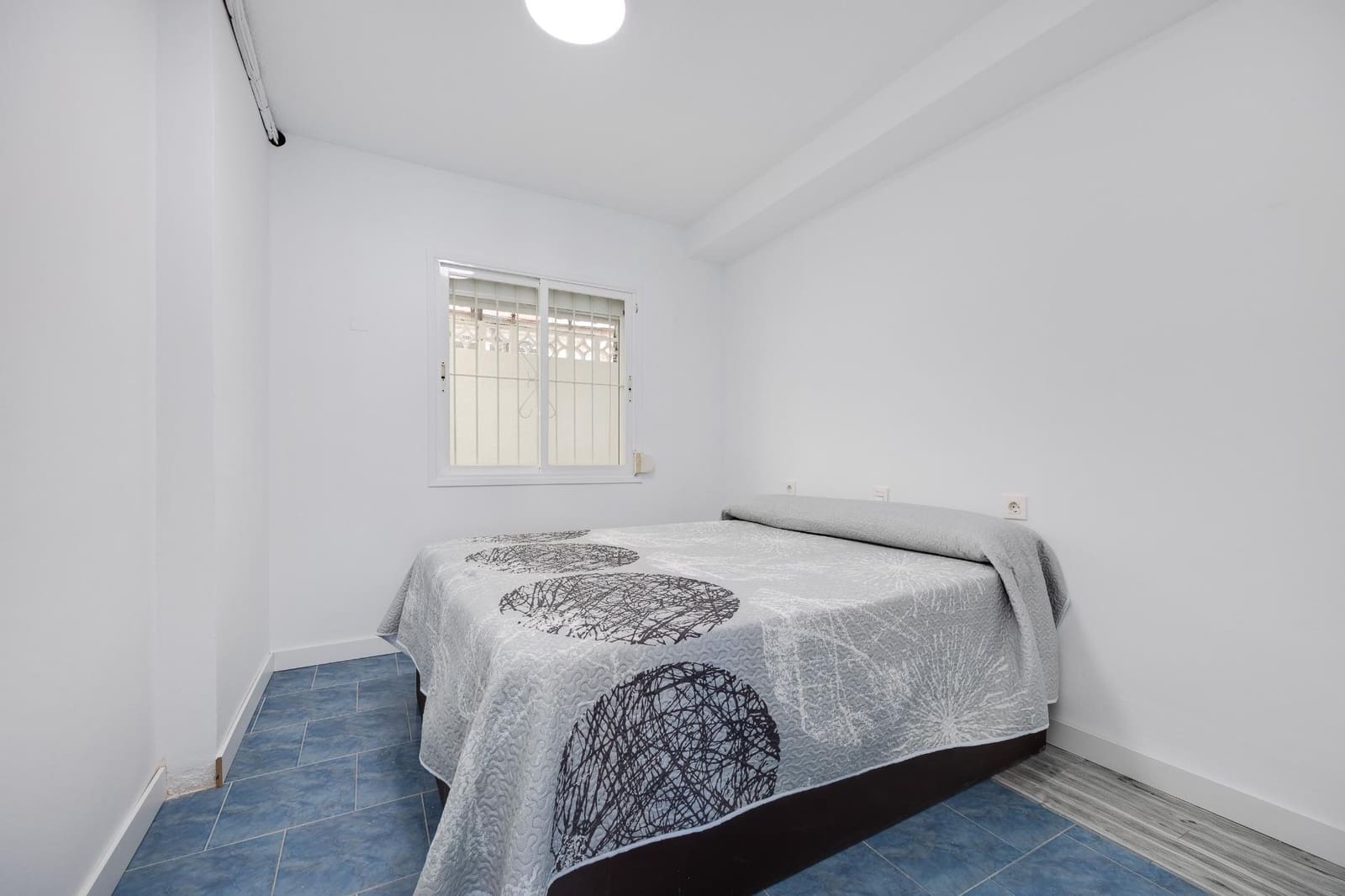 Bungalow de 2 habitaciones en Torrevieja en venta - 124.900 € (Ref: 9915777)