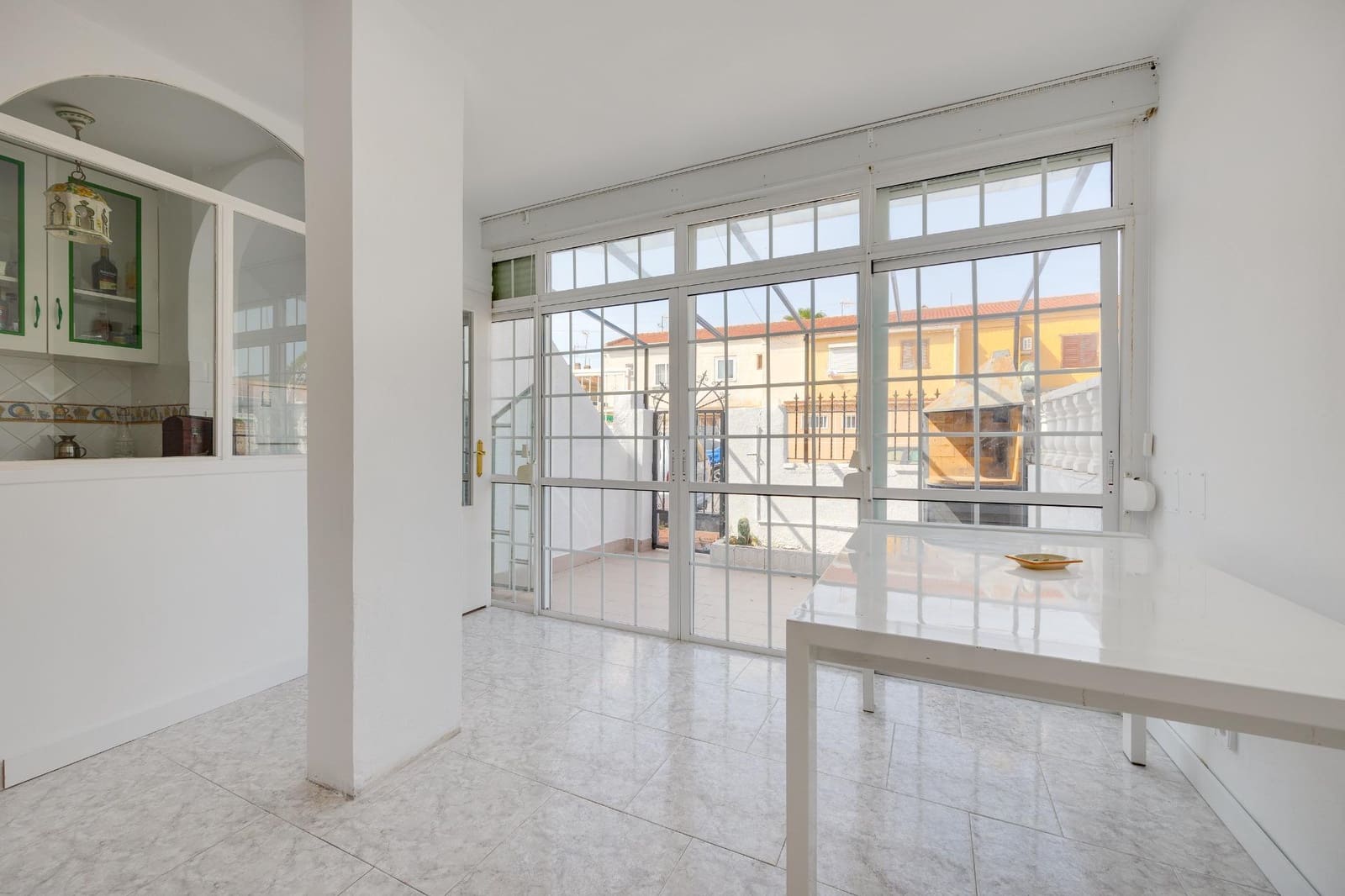 Bungalow de 2 habitaciones en Torrevieja en venta - 124.900 € (Ref: 9915777)