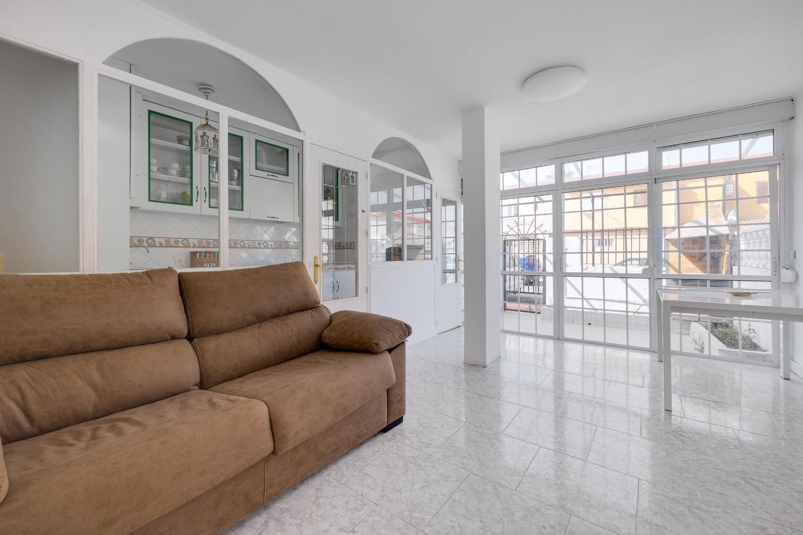 Bungalow de 2 habitaciones en Torrevieja en venta - 124.900 € (Ref: 9915777)