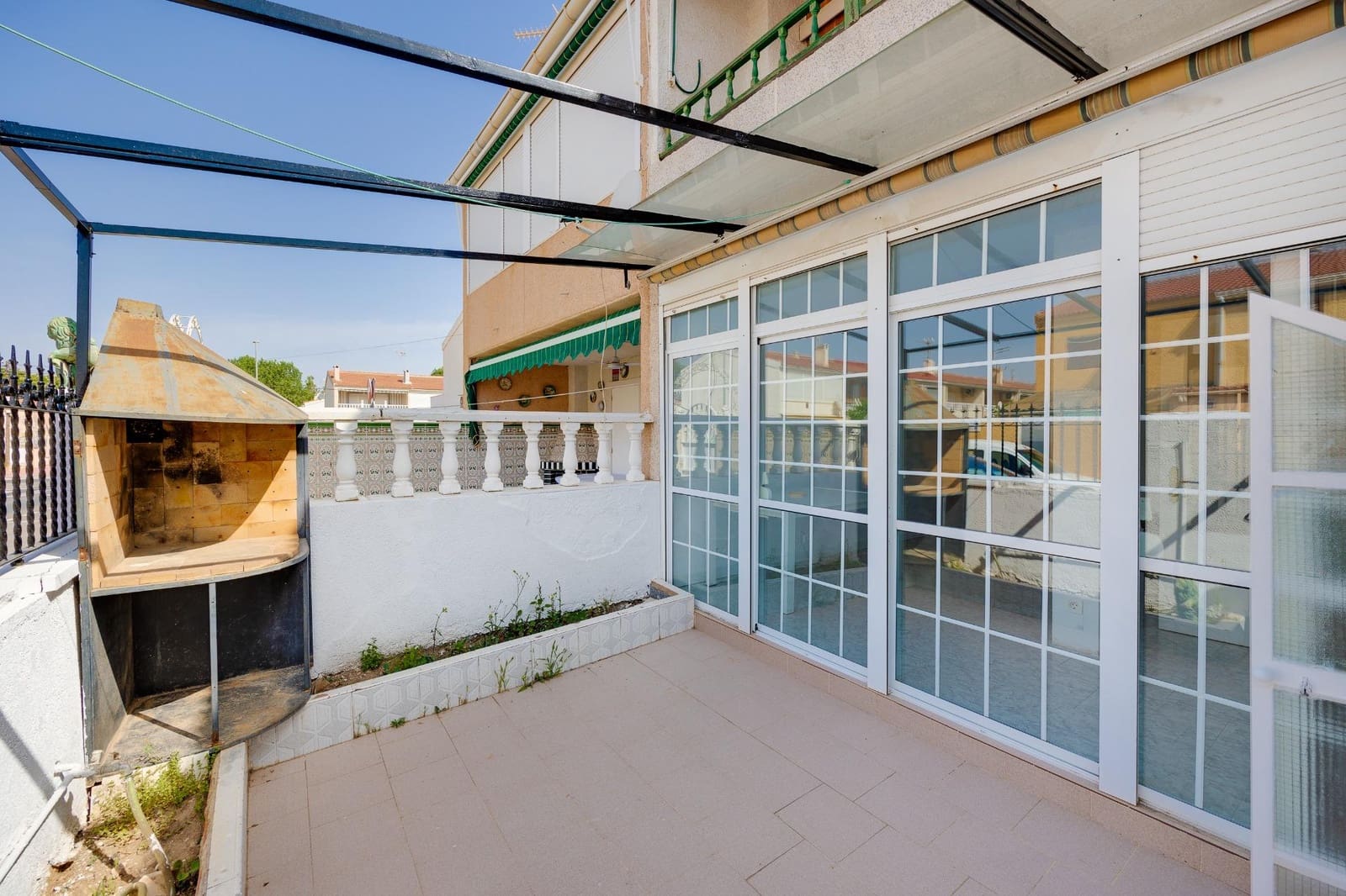 Bungalow de 2 habitaciones en Torrevieja en venta - 124.900 € (Ref: 9915777)