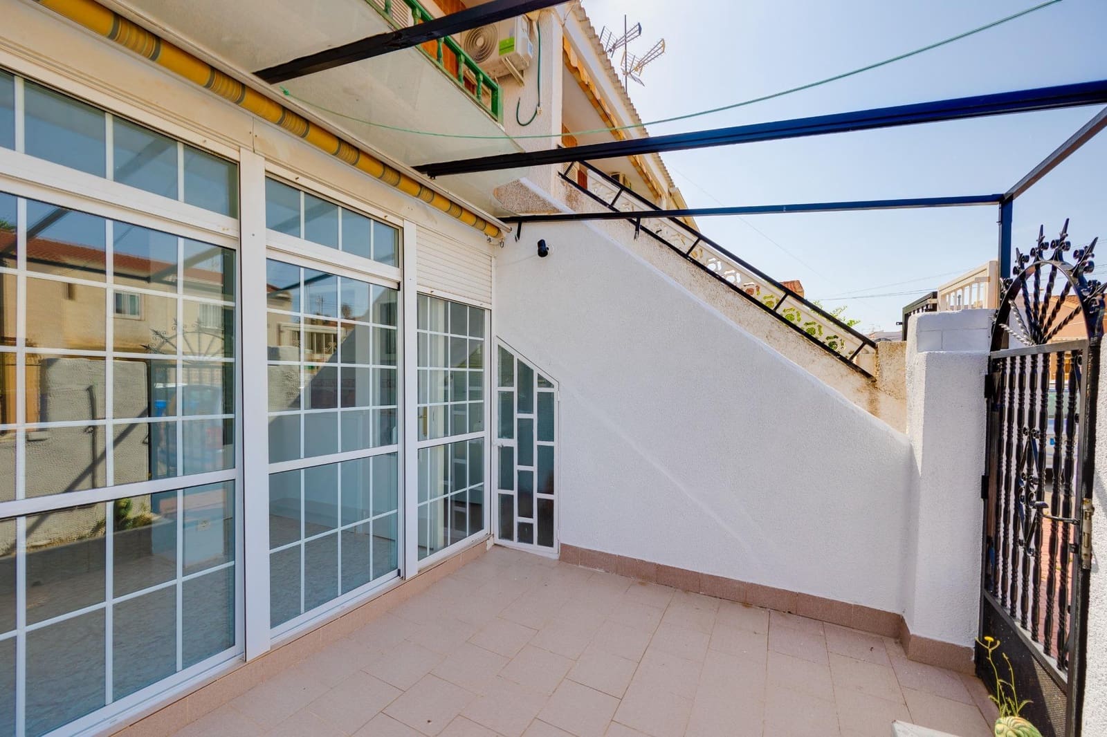 Bungalow de 2 habitaciones en Torrevieja en venta - 124.900 € (Ref: 9915777)