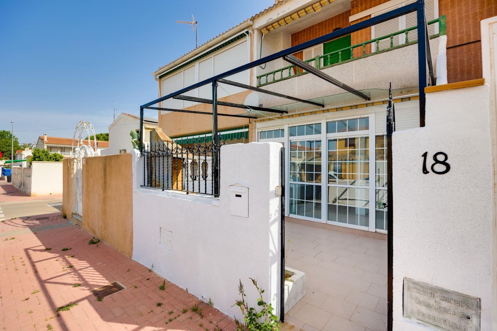 Bungalow de 2 habitaciones en Torrevieja en venta - 124.900 € (Ref: 9915777)