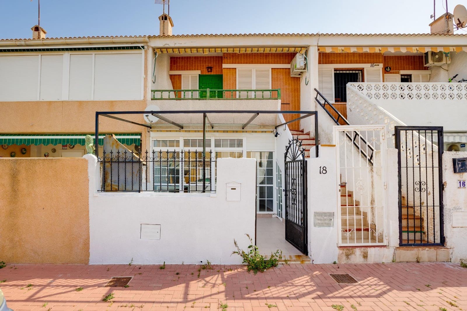 Bungalow de 2 habitaciones en Torrevieja en venta - 124.900 € (Ref: 9915777)