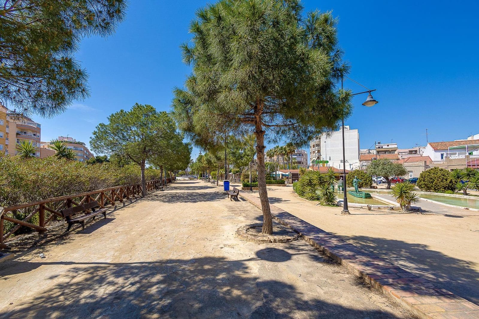 Bungalow de 2 habitaciones en Torrevieja en venta - 124.900 € (Ref: 9915777)