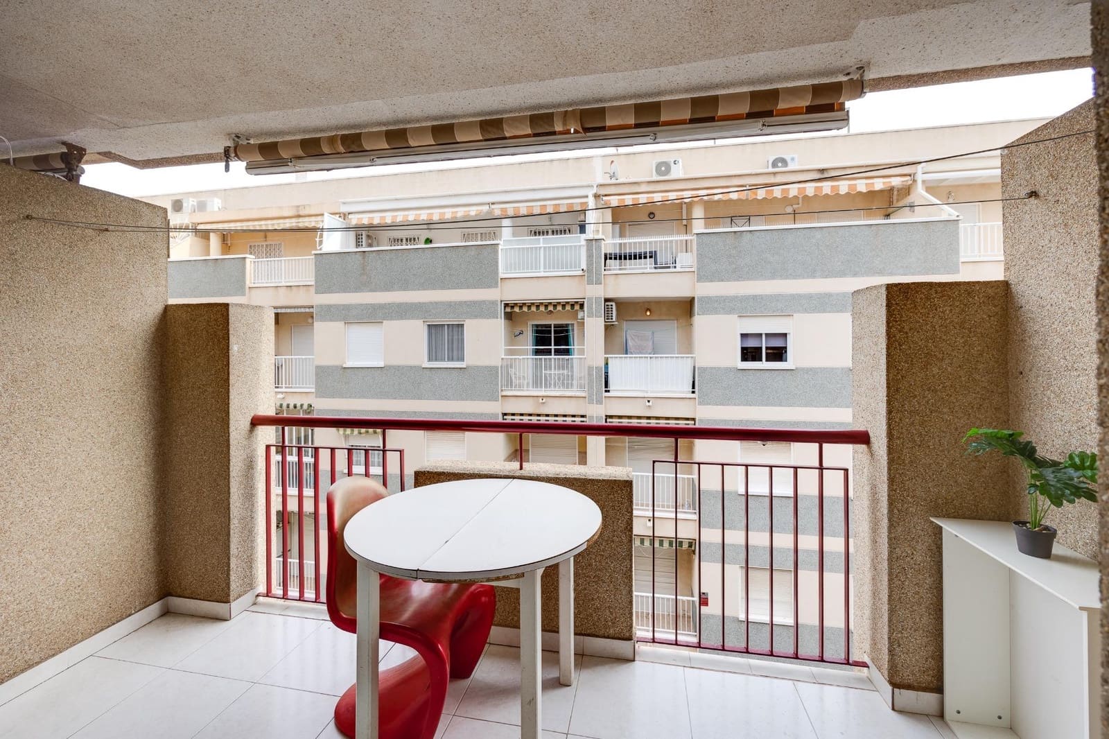 Estudio en Torrevieja en venta - 93.900 € (Ref: 9915779)