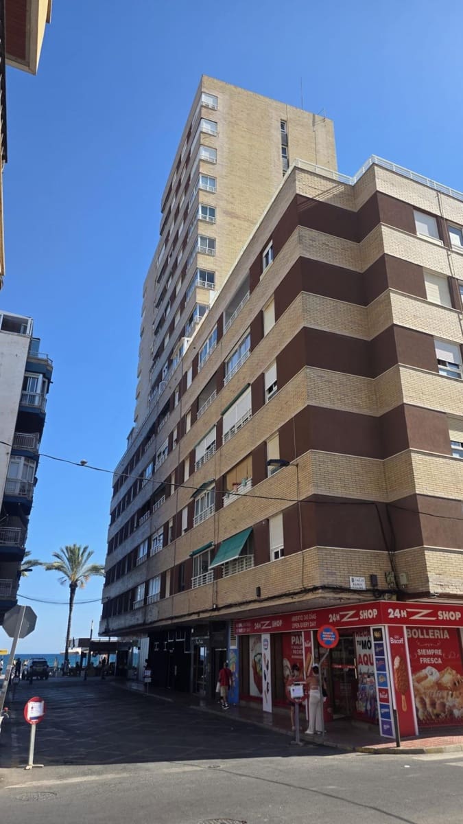 3 camera da letto Appartamento da affittare in Torrevieja - 1.200 € (Rif: 9952590)