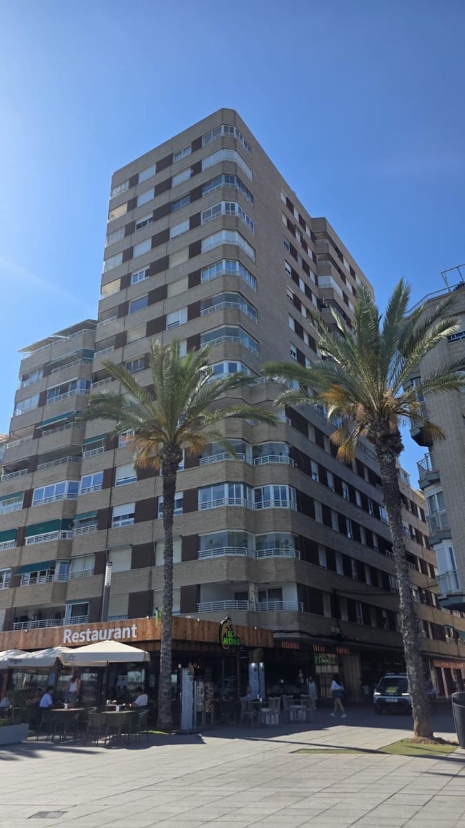 3 camera da letto Appartamento da affittare in Torrevieja - 1.200 € (Rif: 9952590)