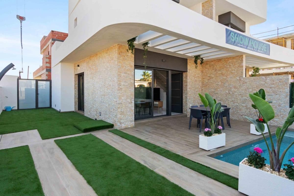 3 soveværelse Villa til salg i Los Montesinos med swimmingpool - € 535.000 (Ref: 9978808)