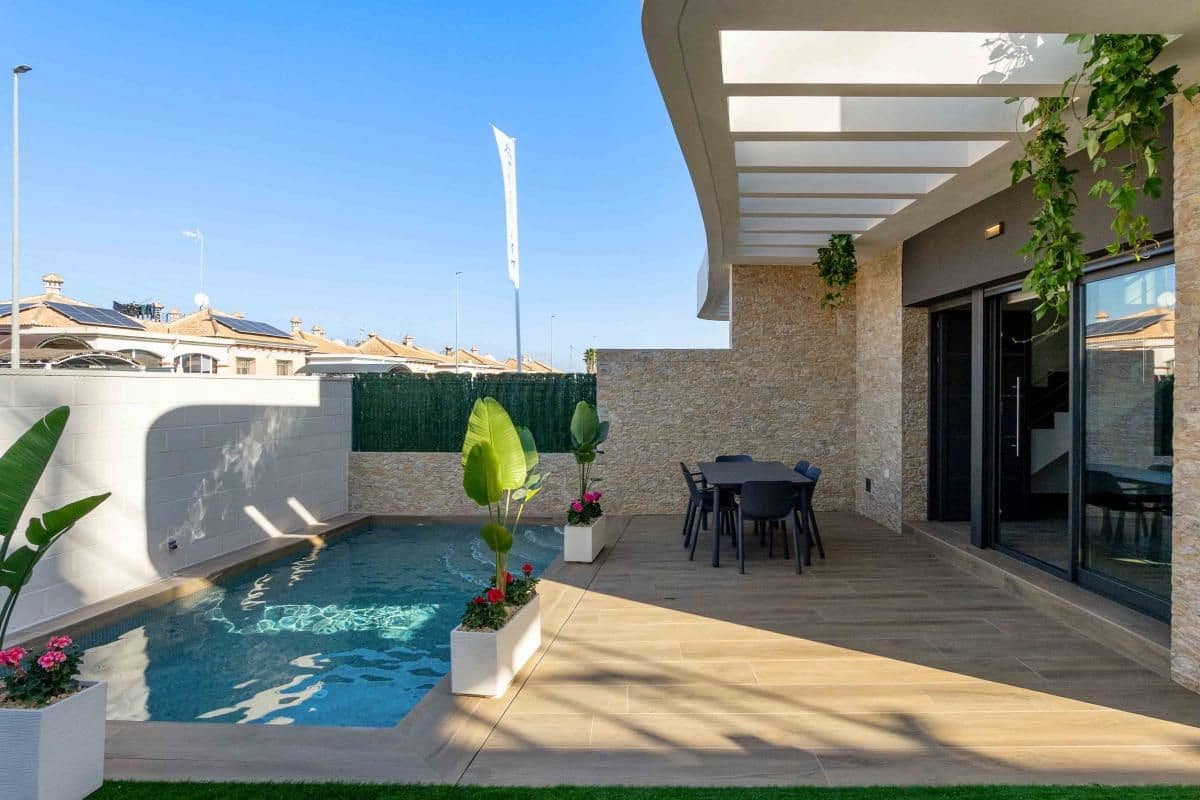 3 soveværelse Villa til salg i Los Montesinos med swimmingpool - € 535.000 (Ref: 9978808)