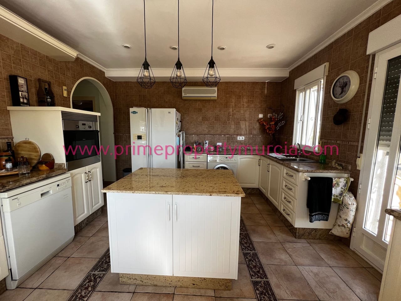 5 sypialnia Finka/Dom wiejski na sprzedaż w Leiva z basenem garażem - 535 000 € (Ref: 7693936)