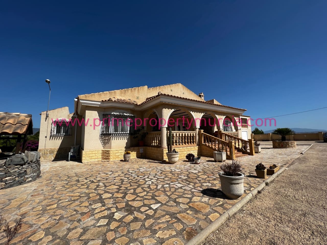 5 sypialnia Finka/Dom wiejski na sprzedaż w Leiva z basenem garażem - 535 000 € (Ref: 7693936)