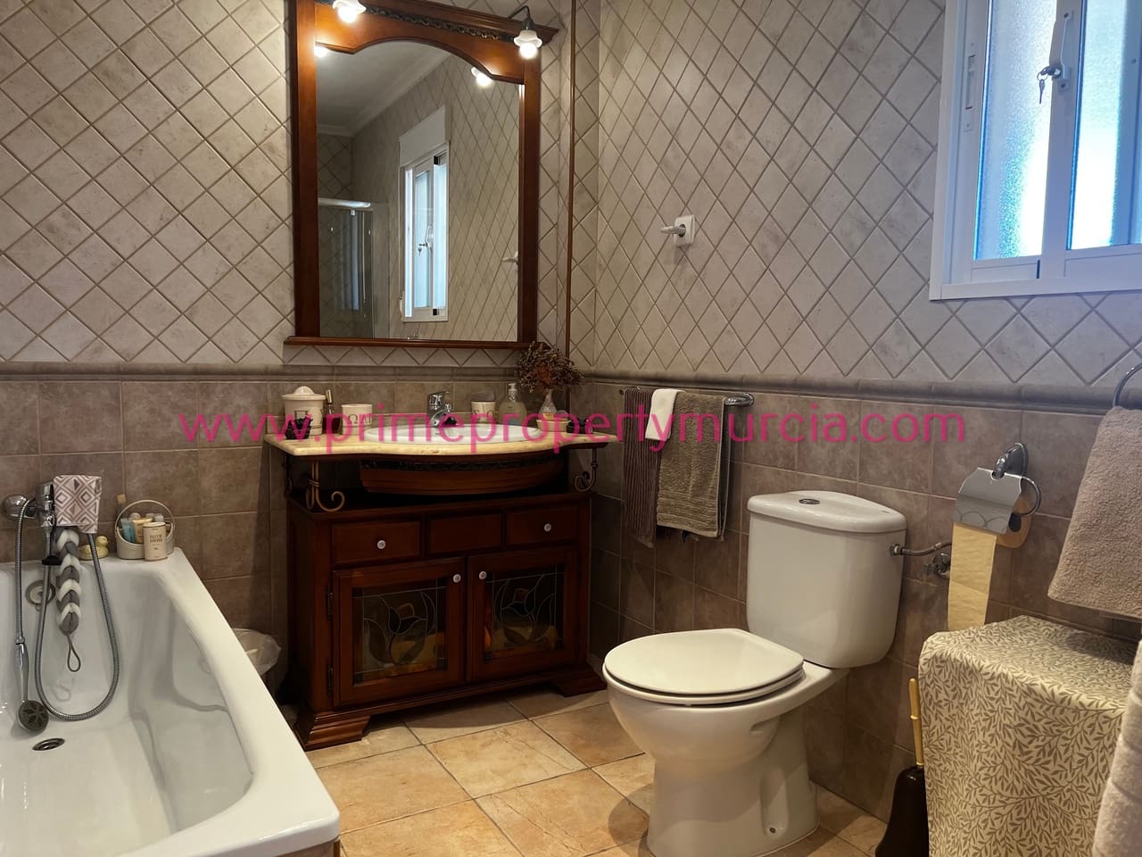 5 sypialnia Finka/Dom wiejski na sprzedaż w Leiva z basenem garażem - 535 000 € (Ref: 7693936)