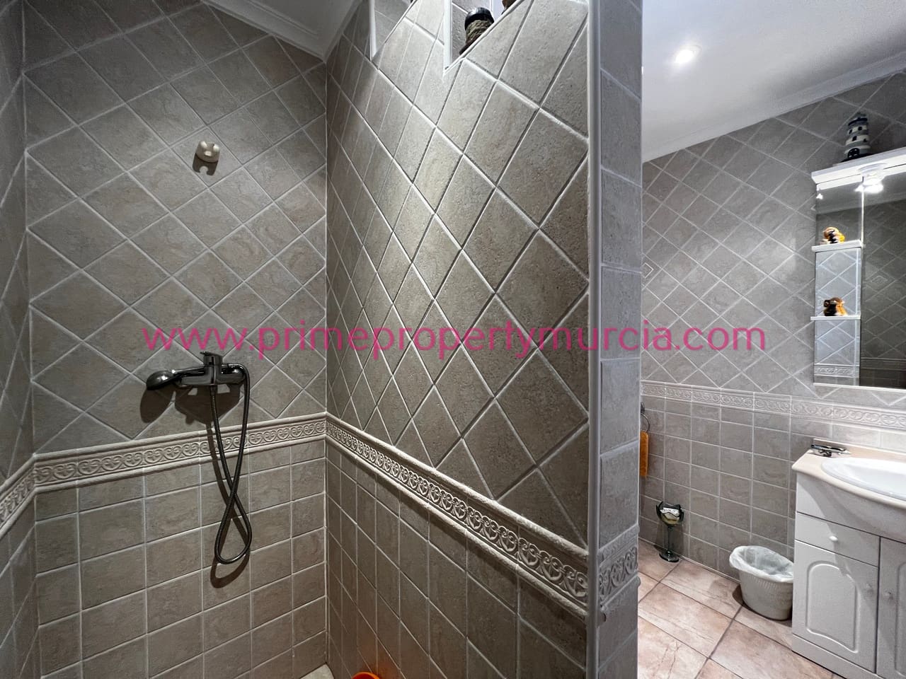 5 sypialnia Finka/Dom wiejski na sprzedaż w Leiva z basenem garażem - 535 000 € (Ref: 7693936)