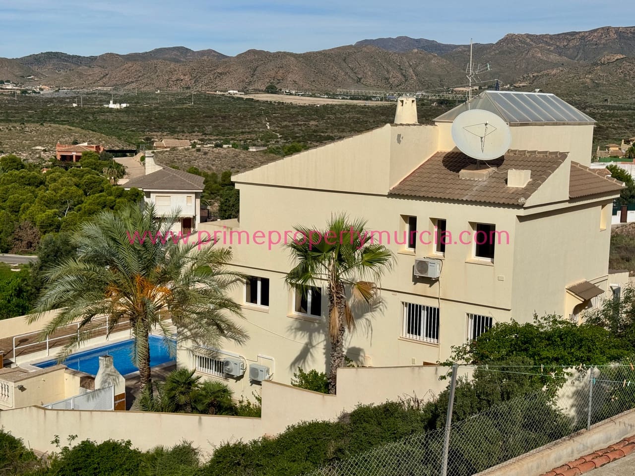 5 soveværelse Villa til salg i Isla Plana med swimmingpool garage - € 495.000 (Ref: 8697197)