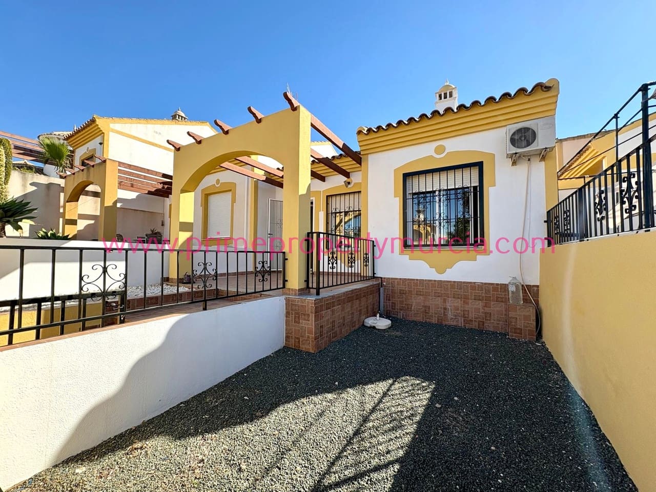 2 slaapkamer Halfvrijstaande villa te koop in Mazarron met garage - € 119.000 (Ref: 9685650)