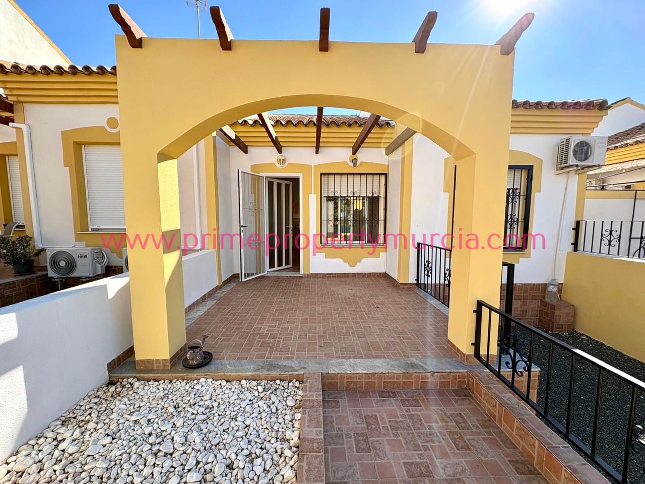 2 slaapkamer Halfvrijstaande villa te koop in Mazarron met garage - € 119.000 (Ref: 9685650)