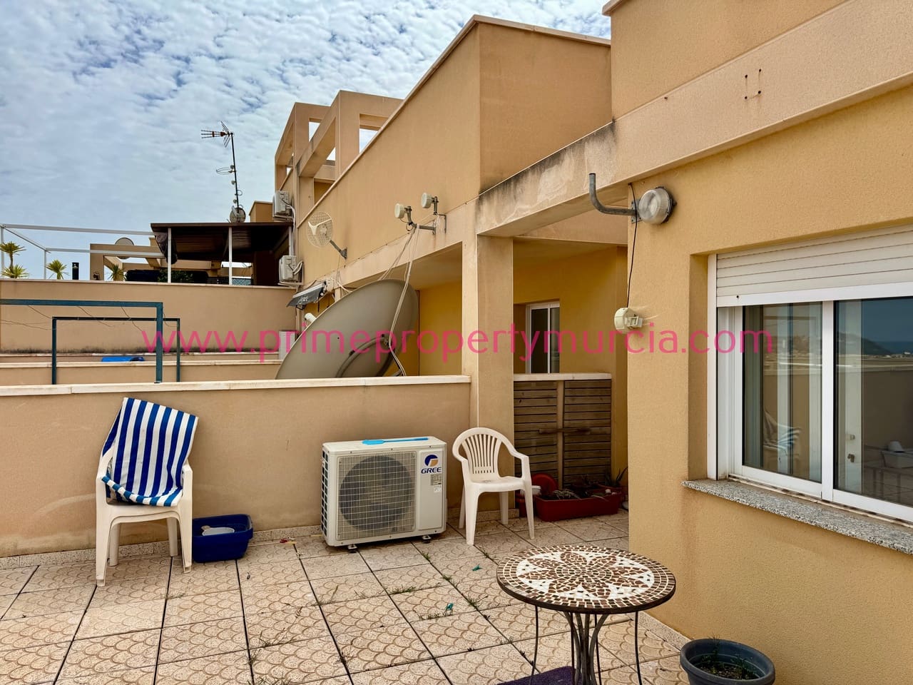 2 bedroom Apartment for sale in Puerto de Mazarron with pool garage - € 125,000 (Ref: 9823792)