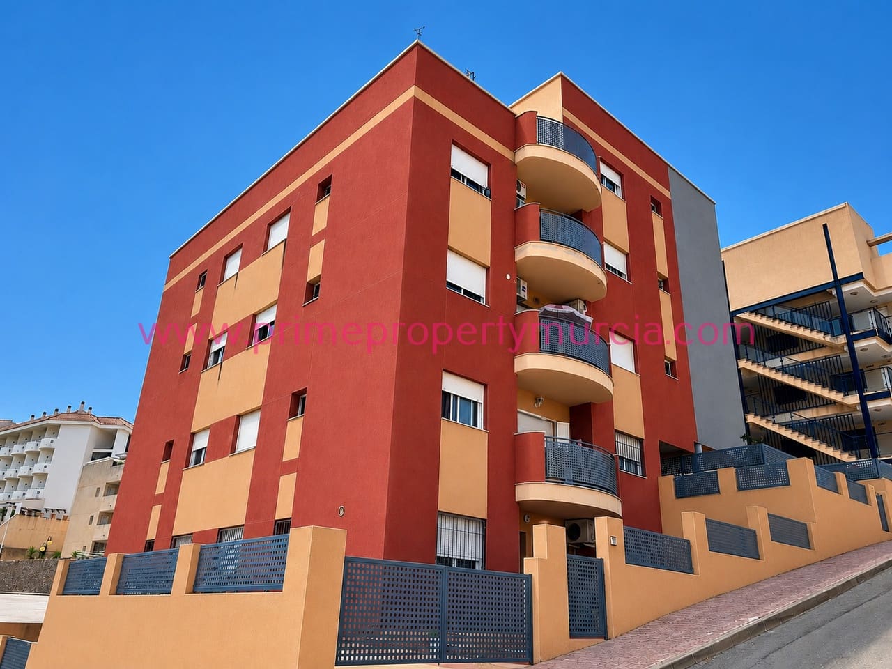 2 chambre Appartement à vendre à Puerto de Mazarron avec piscine garage - 184 000 € (Ref: 9940997)