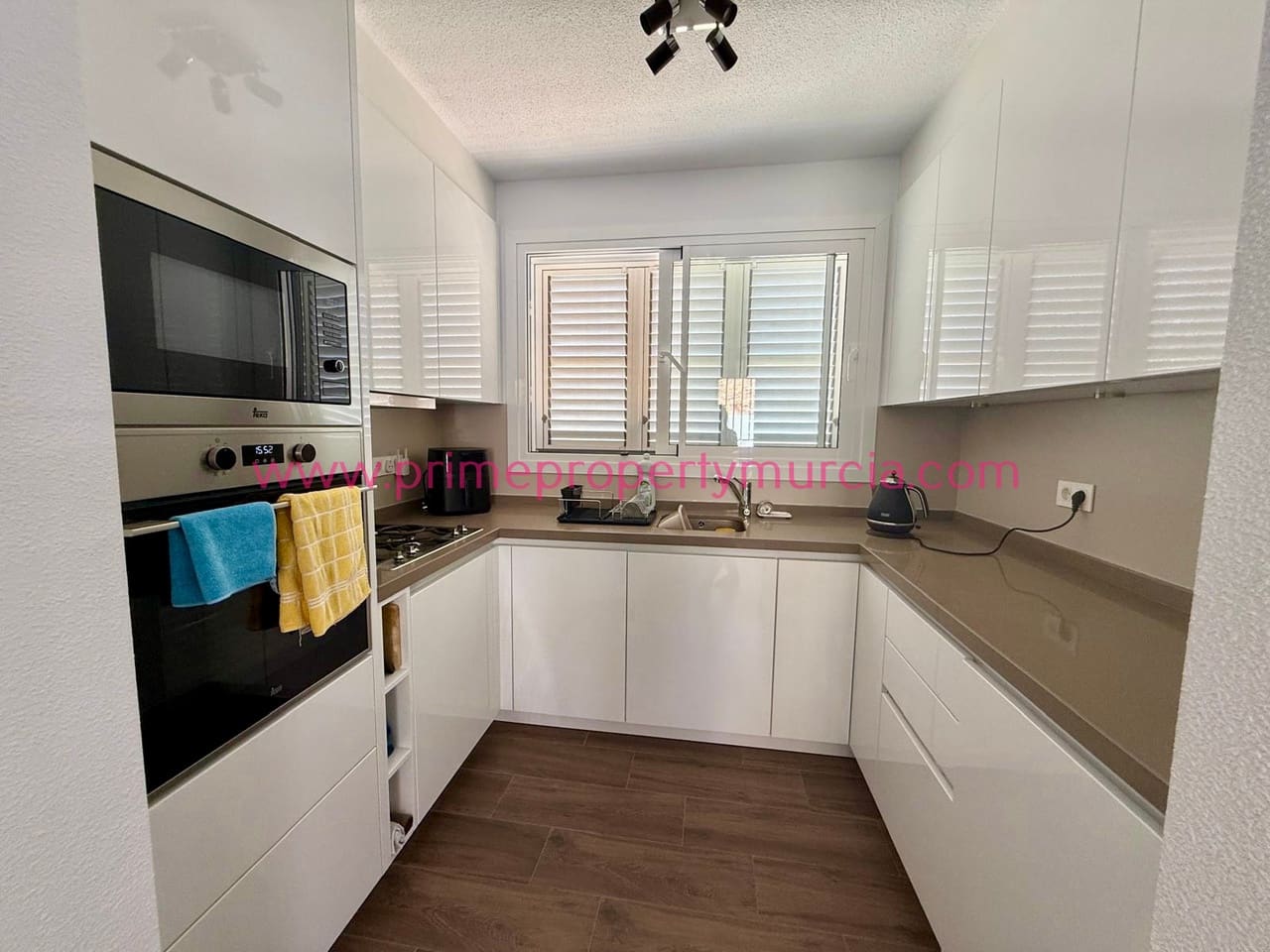 2 soveværelse Villa til salg i Murcia by med swimmingpool garage - € 379.000 (Ref: 9948603)