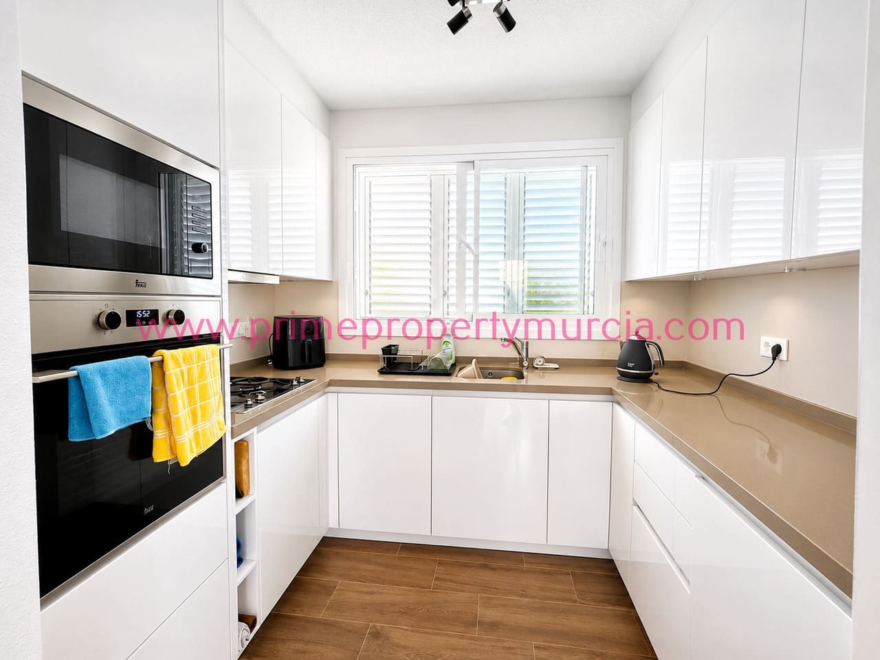 2 bedroom Villa for sale in Murcia city with pool garage - € 379,000 (Ref: 9948603)