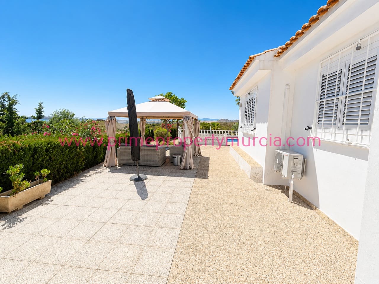 2 bedroom Villa for sale in Murcia city with pool garage - € 379,000 (Ref: 9948603)