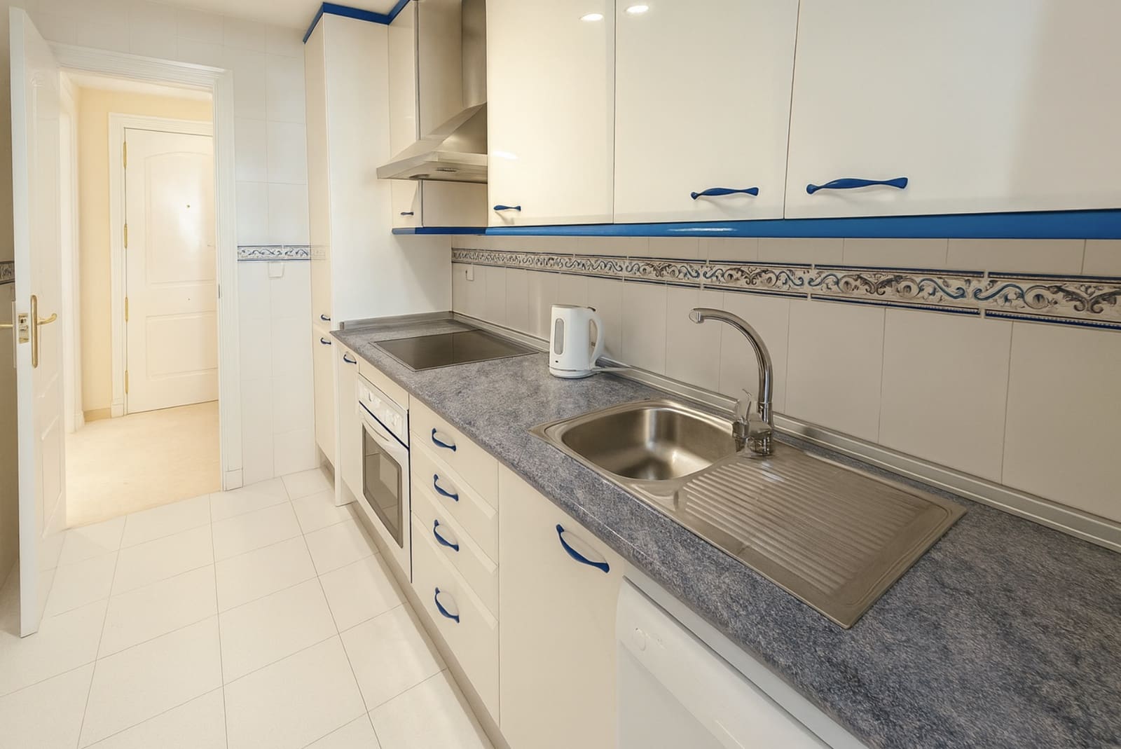 3 bedroom Apartment for sale in La Duquesa / Puerto de la Duquesa with pool garage - € 365,000 (Ref: 9301501)