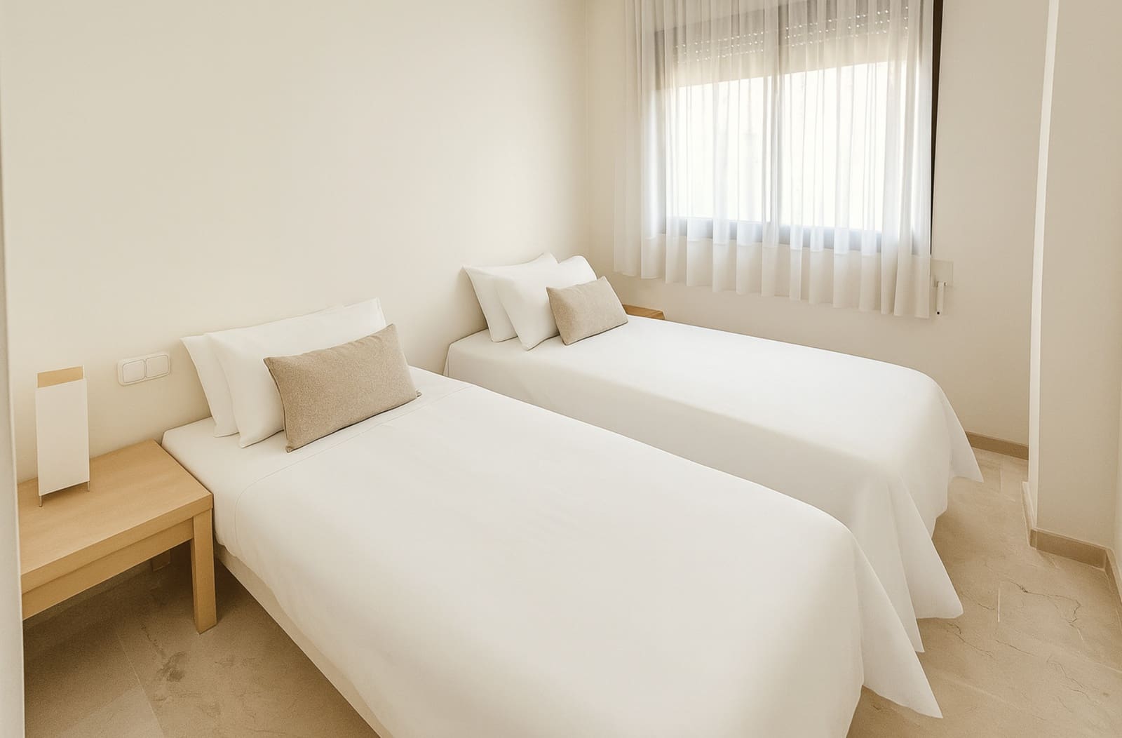 3 bedroom Apartment for sale in La Duquesa / Puerto de la Duquesa with pool garage - € 365,000 (Ref: 9301501)