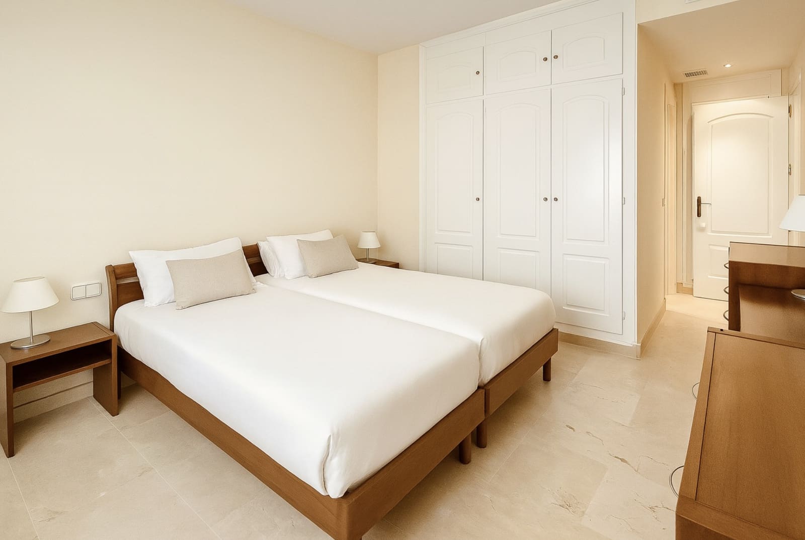 3 bedroom Apartment for sale in La Duquesa / Puerto de la Duquesa with pool garage - € 365,000 (Ref: 9301501)